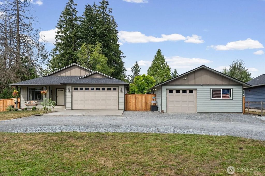 28420 61st Avenue E, Graham
