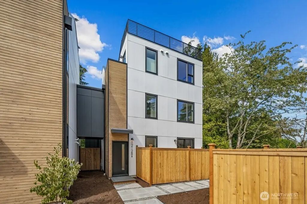 1212 B Ne 100th Street, Seattle
