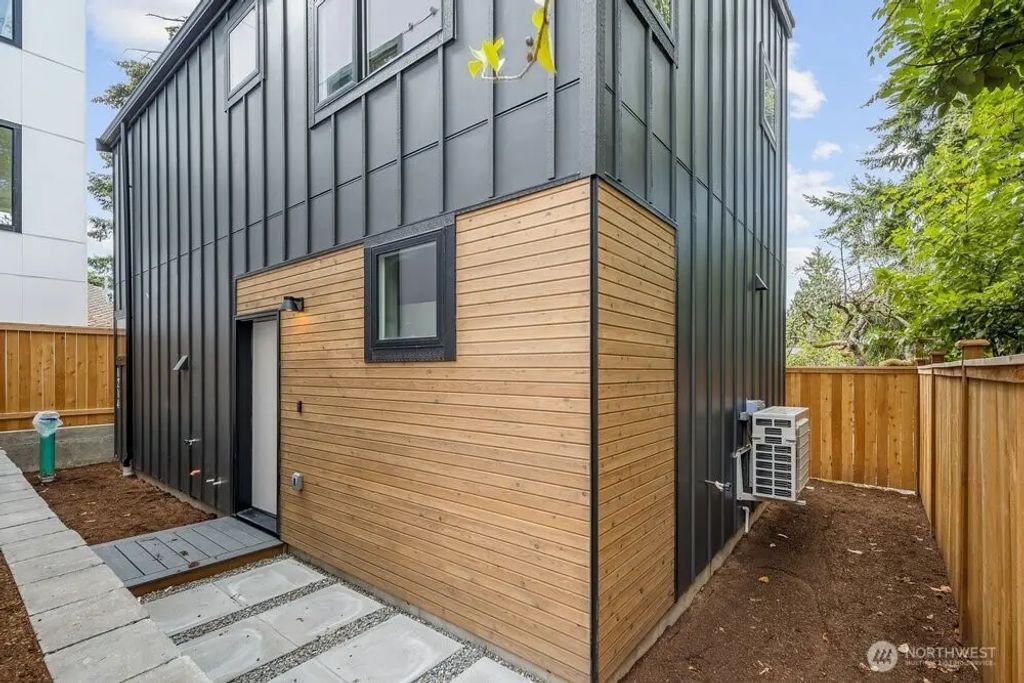 1214 Ne 100th Street, Seattle