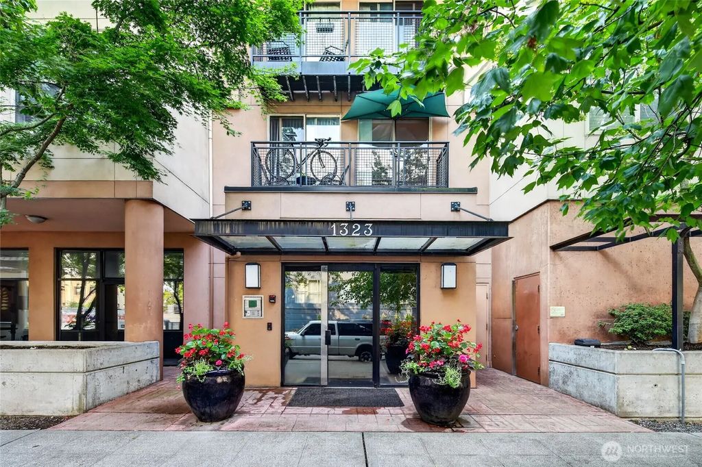 1323 Boren Avenue 212, Seattle