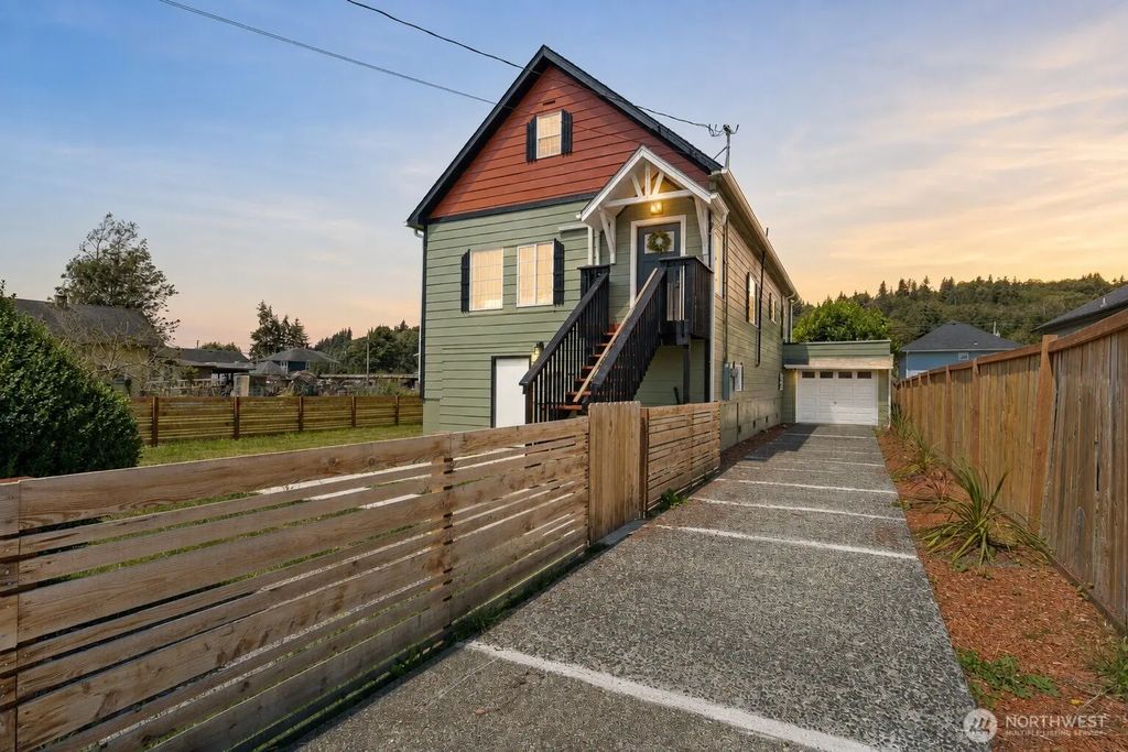 2415 Pacific Avenue, Hoquiam