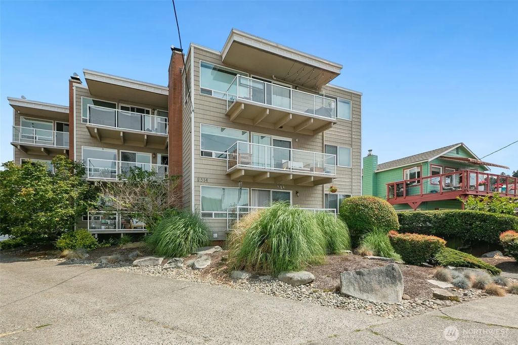 2514 57th Avenue Sw 203, Seattle