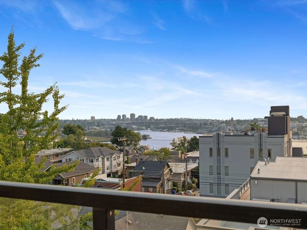 655 W Crockett Street A202, Seattle