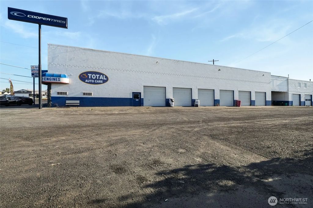 1706 W Broadway Avenue, Moses Lake