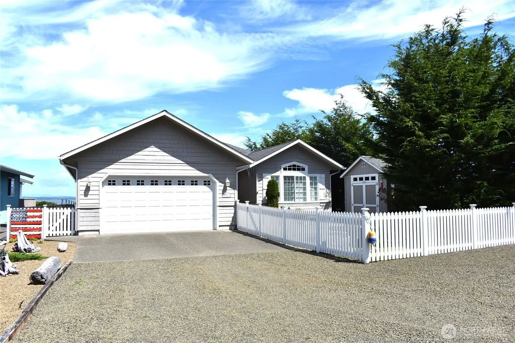 268 Sunrise Avenue Se, Ocean Shores