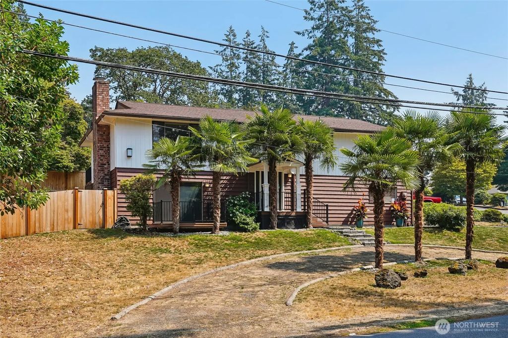 7503 John Dower Road W, Lakewood