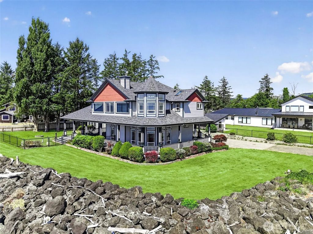 30 Cherry Street, Chinook