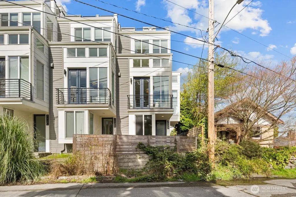 712 W Bertona Street A, Seattle