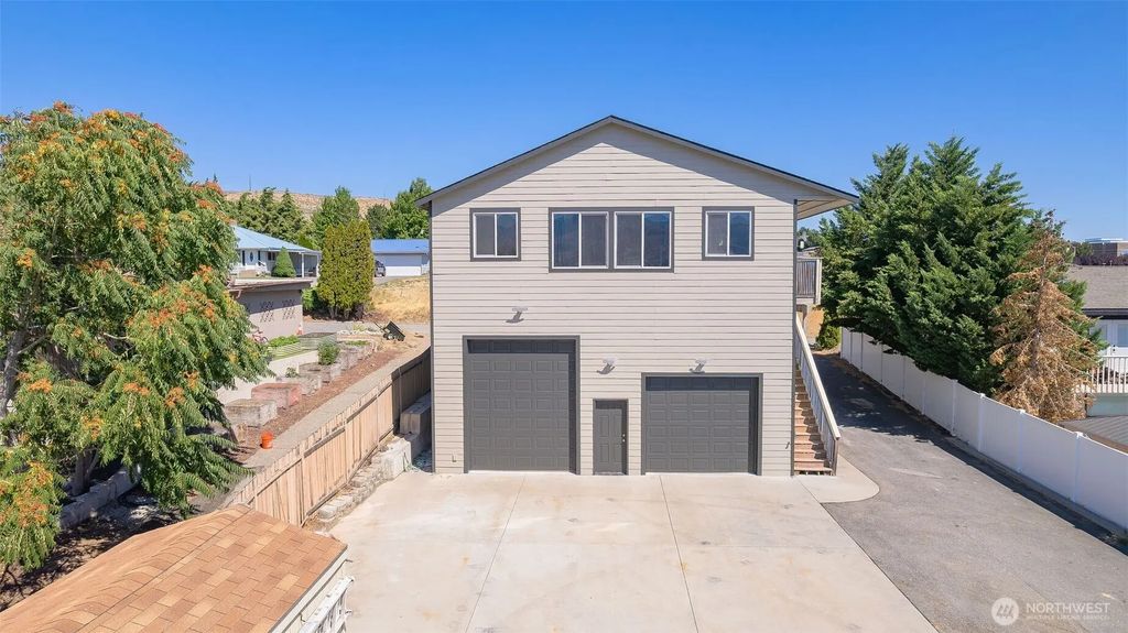 931 N Gale Avenue, East Wenatchee