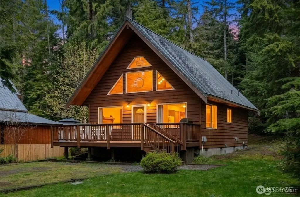 214 Paradise Dr, Ashford