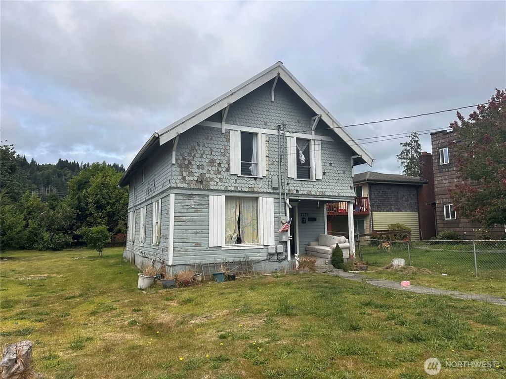 2739 Pacific Avenue, Hoquiam