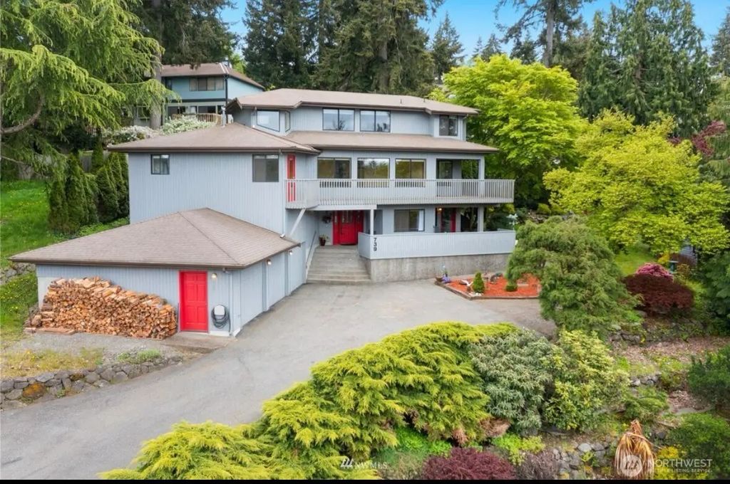 739 Ne Woods Court, Bremerton