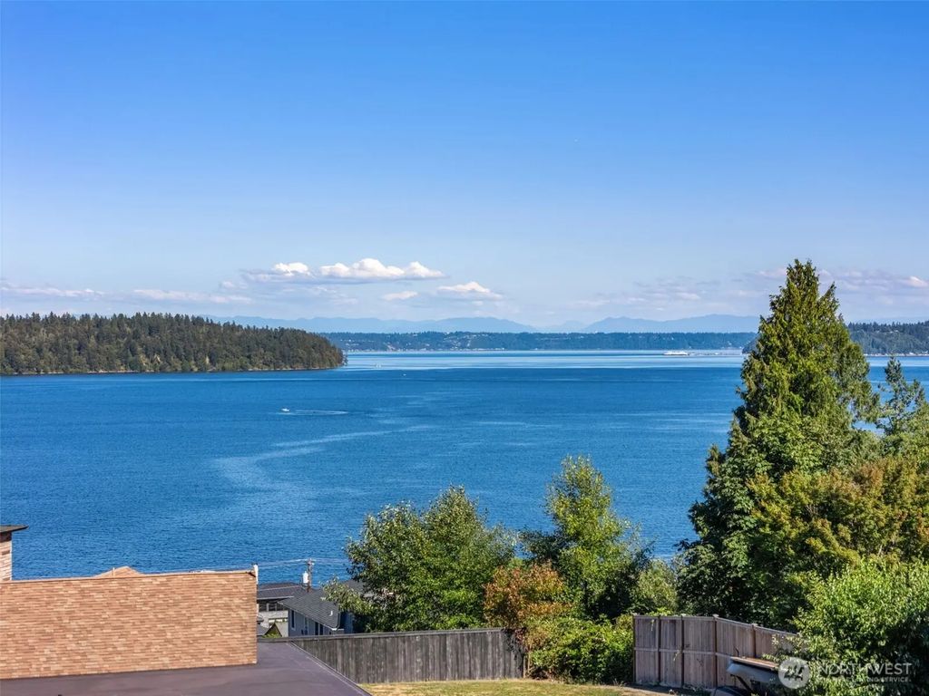 8102 E Seaview Drive, Port Orchard