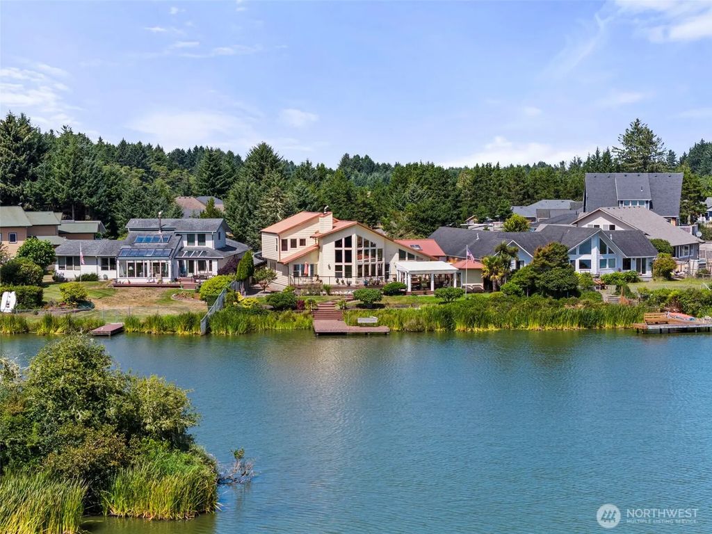 360 Wildwood Avenue Se, Ocean Shores