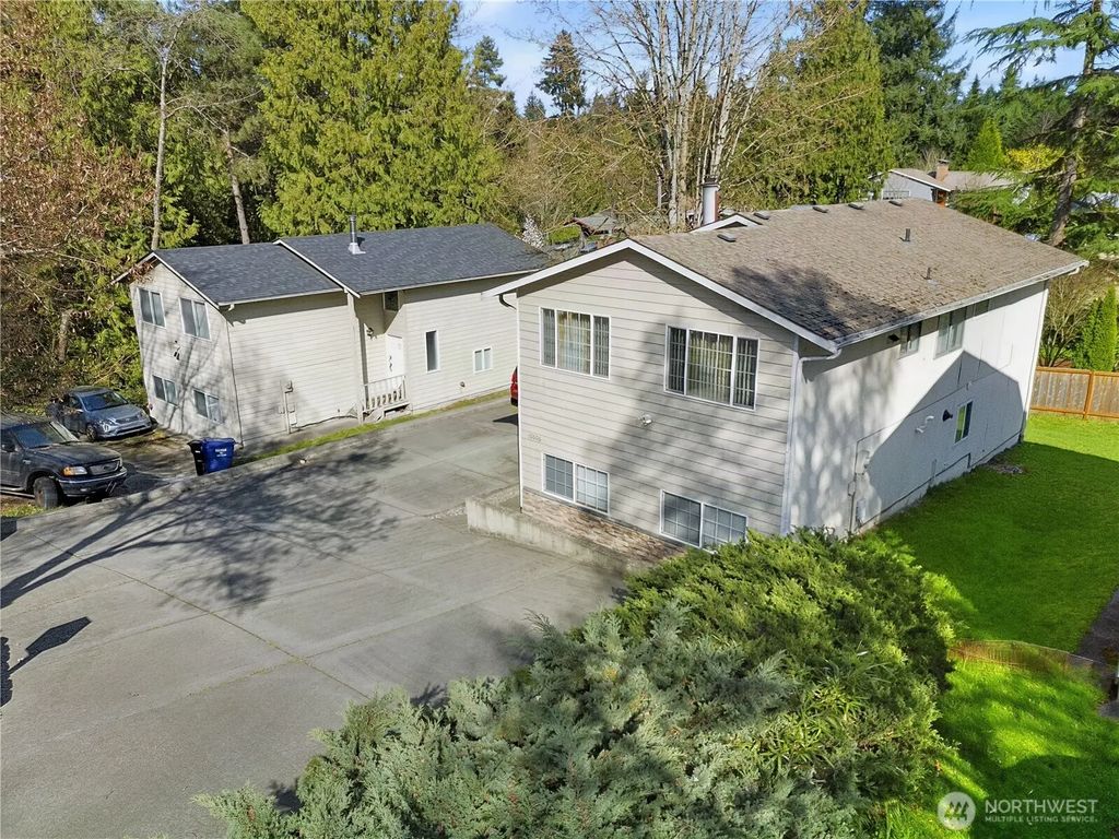 10606 Roosevelt Way Ne, Seattle
