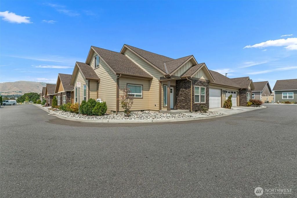211 Solomon Loop Nw, East Wenatchee
