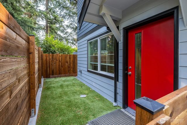 13730 Stone Avenue N, Seattle