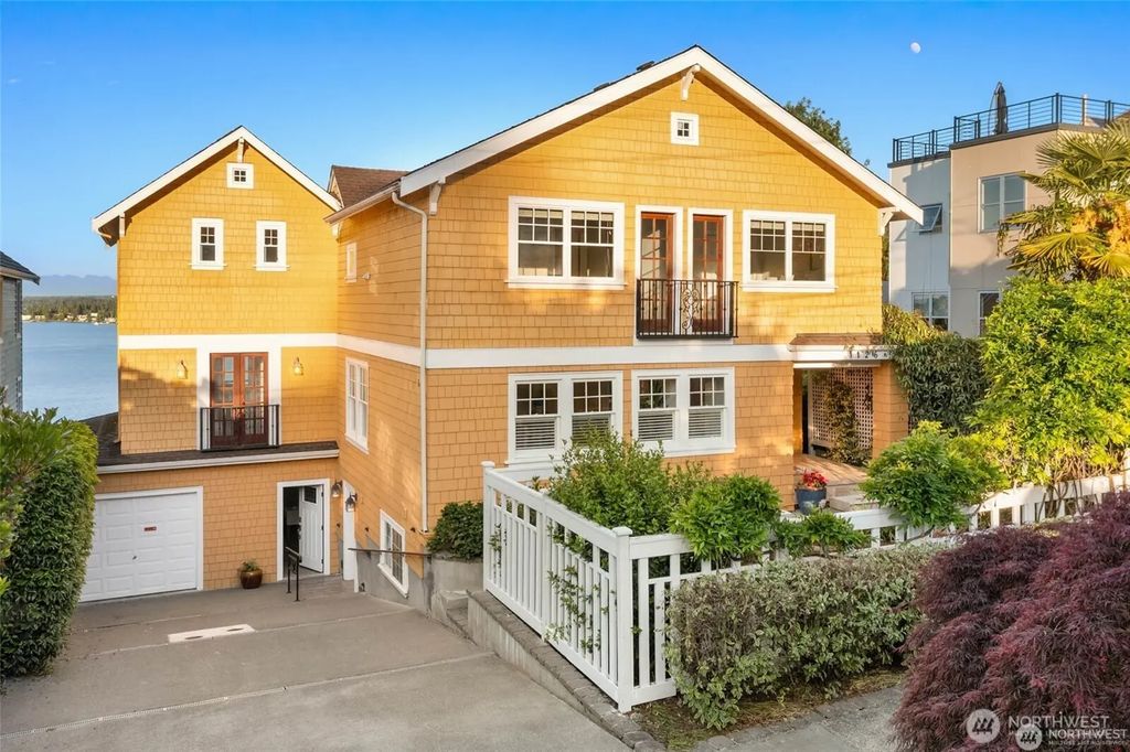 1126 33rd Avenue S, Seattle