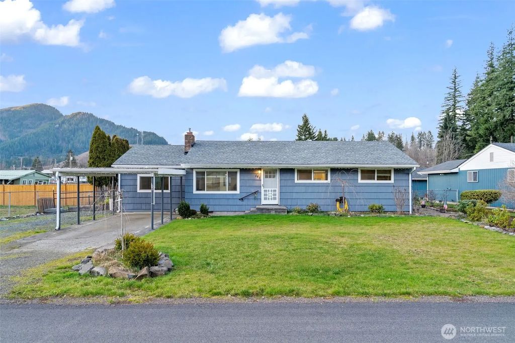 145 Collar Avenue, Morton