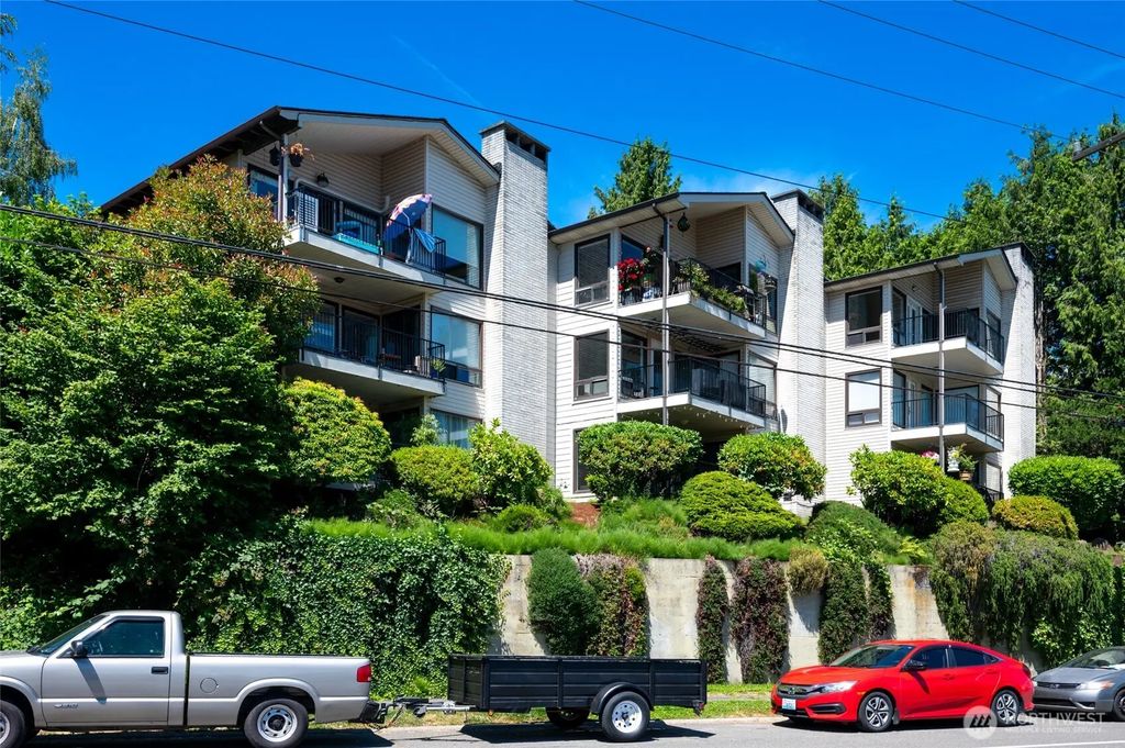 2636 22nd Avenue W 303, Seattle