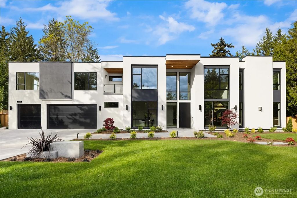 2436 82nd Avenue Ne, Medina
