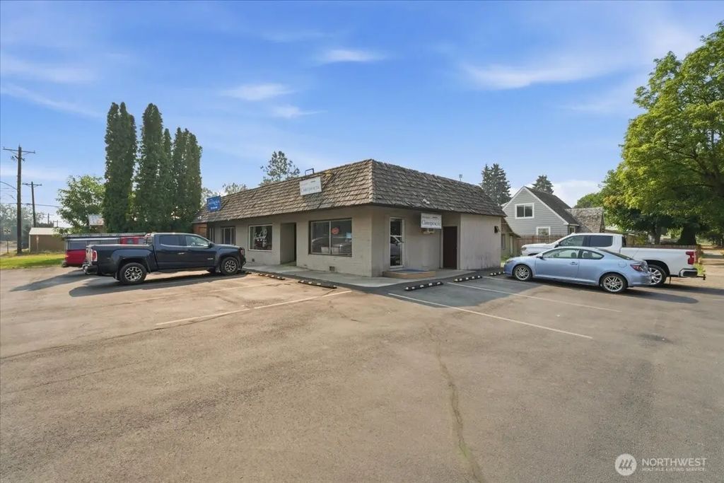 21 W 4th Avenue, Omak