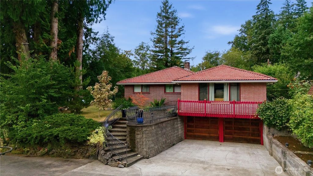 1405 Shaw Road E, Puyallup