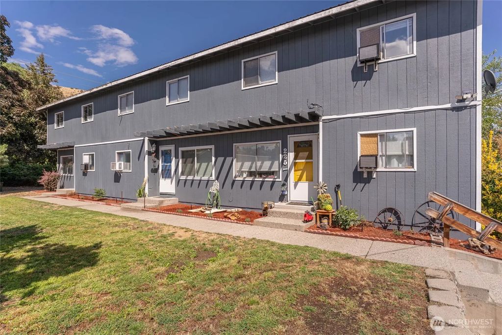 225 W Highland Avenue, Chelan