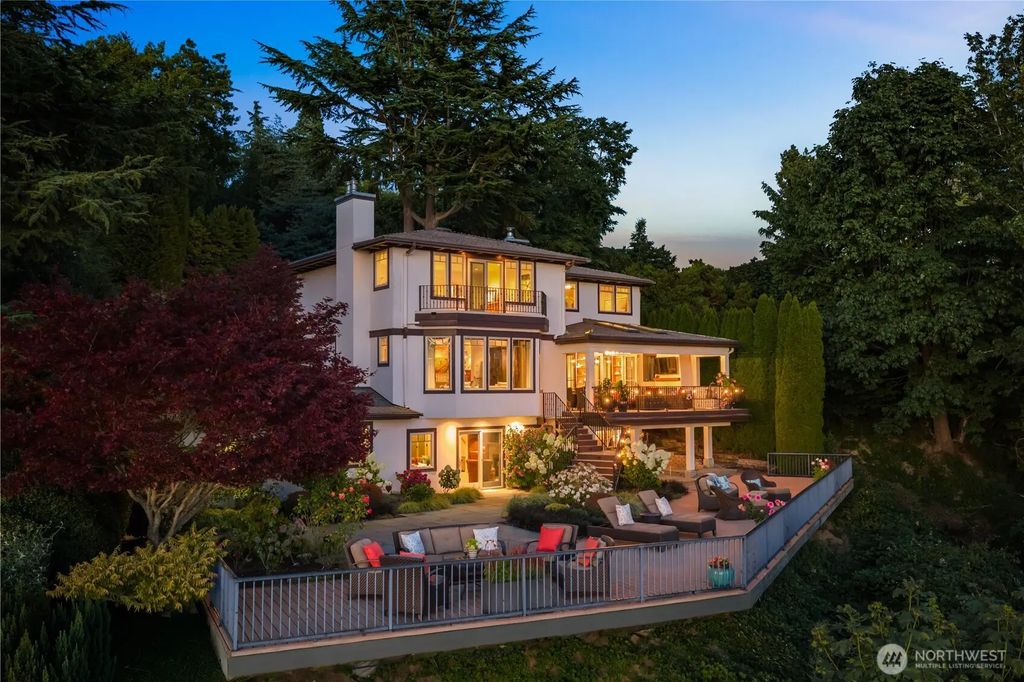 2555 Magnolia Boulevard W, Seattle