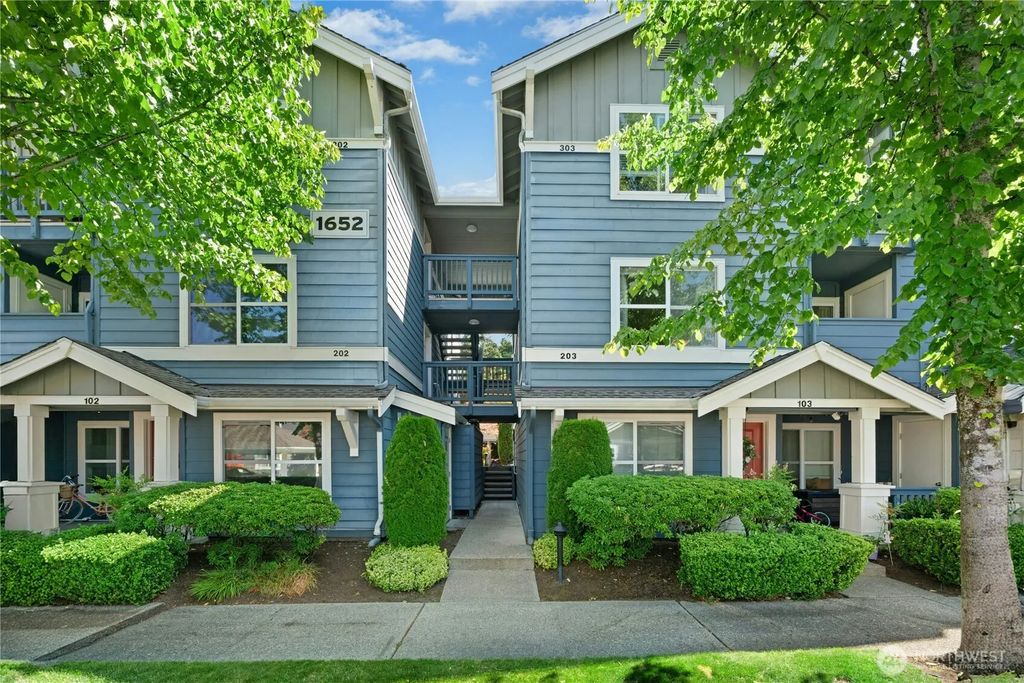 1652 25th Place Ne 203, Issaquah