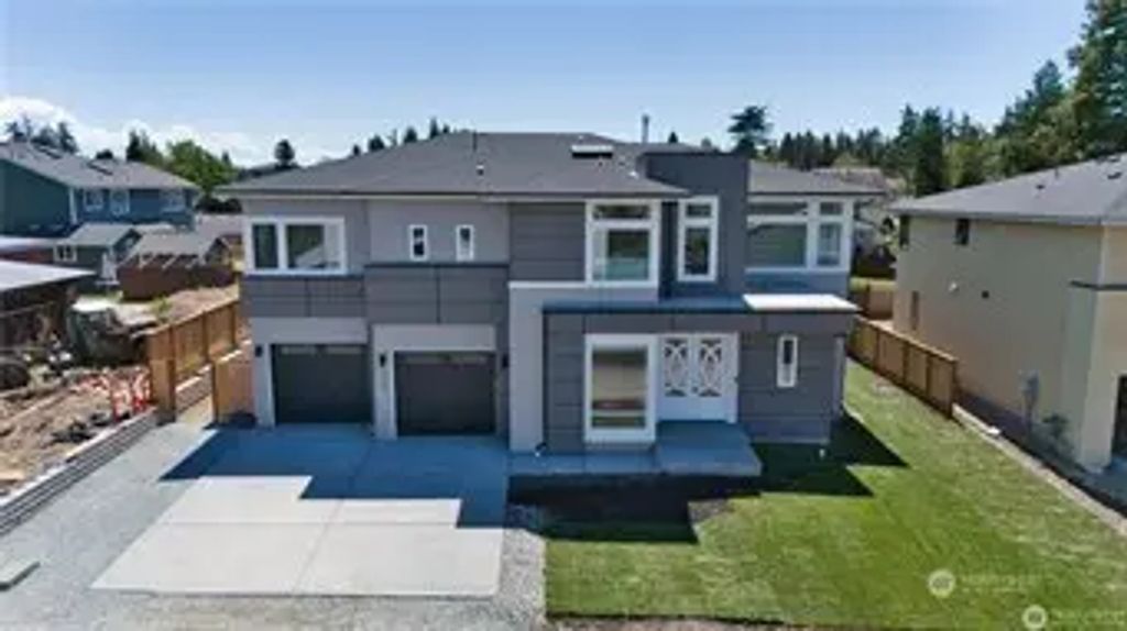 1237 S 234th Drive, Des Moines