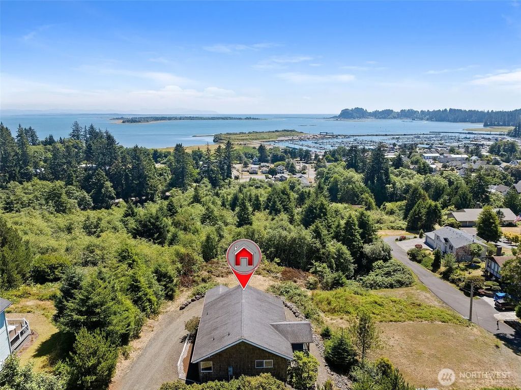 508 Mary Ann, Ilwaco