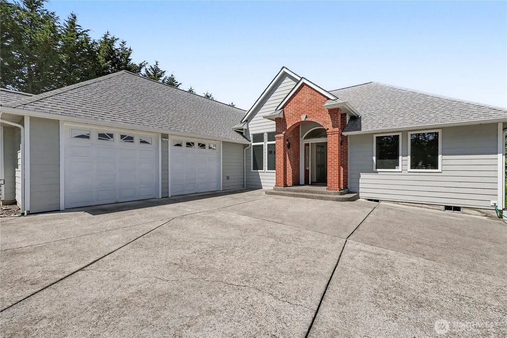 111 Les Saints Road, Sequim