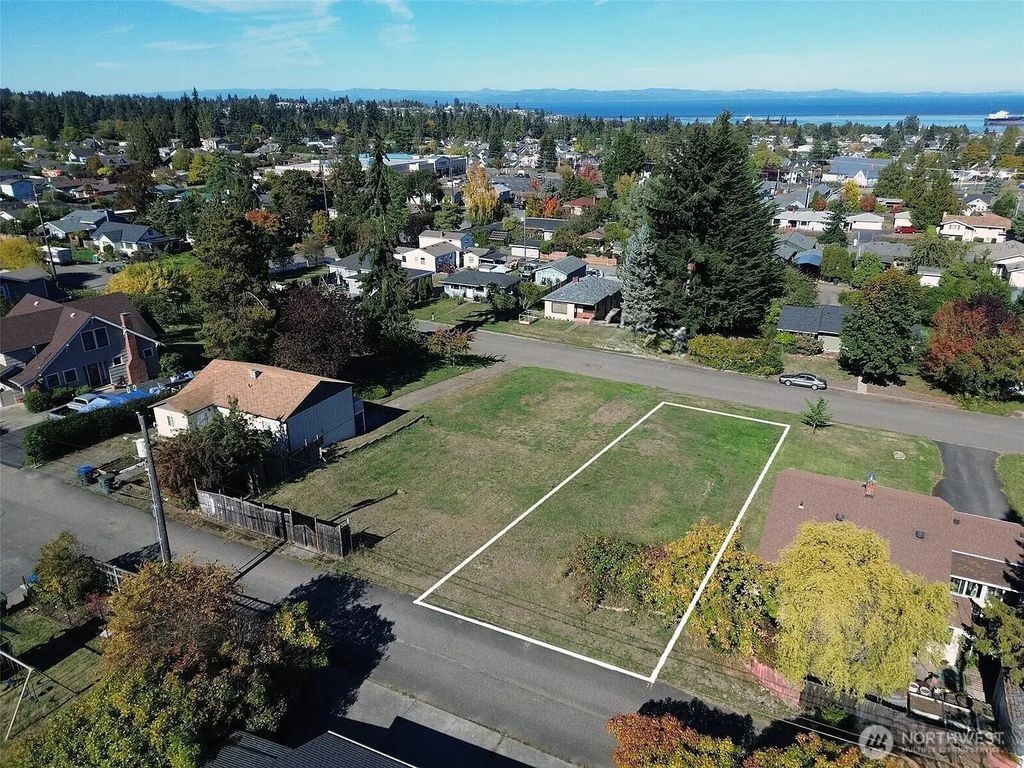 220 E Lopez Avenue, Port Angeles