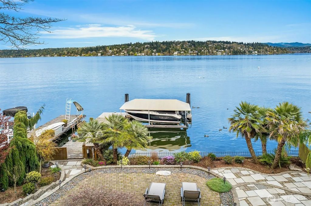 8418 Island Drive S, Seattle