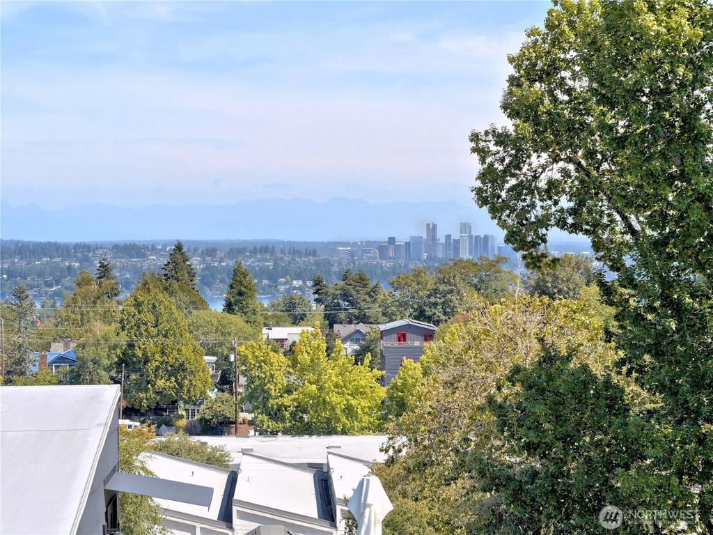 435 19th Avenue E, Seattle