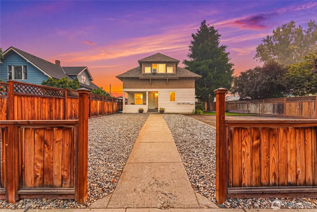 113 N Cleveland Avenue, Wenatchee