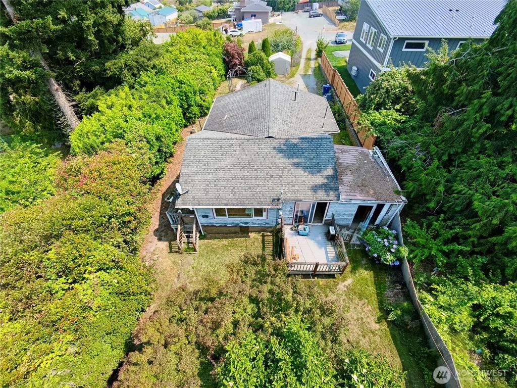 3719 Commercial Avenue, Anacortes