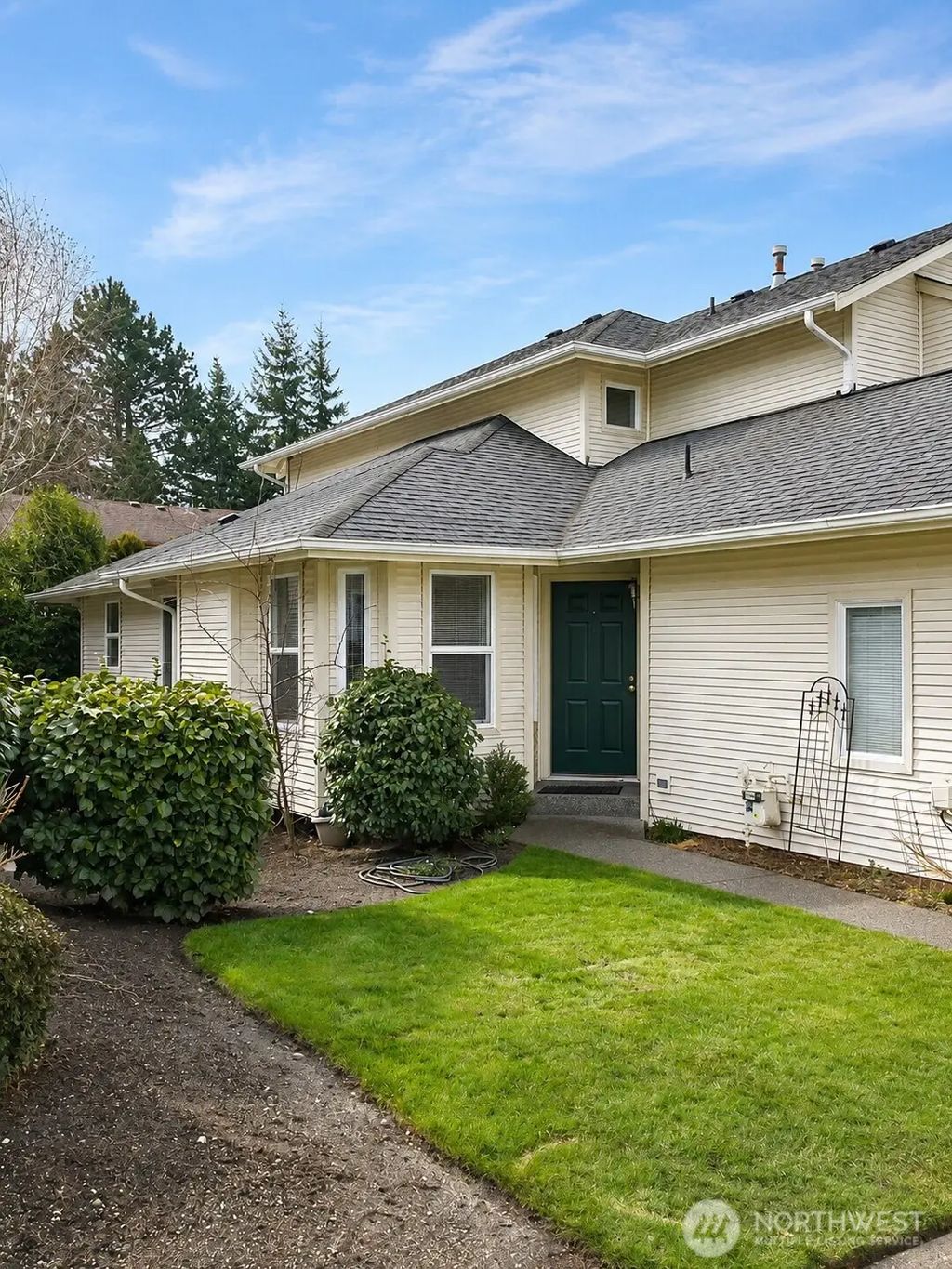 5009 Freeport Lane Lane A, Mukilteo