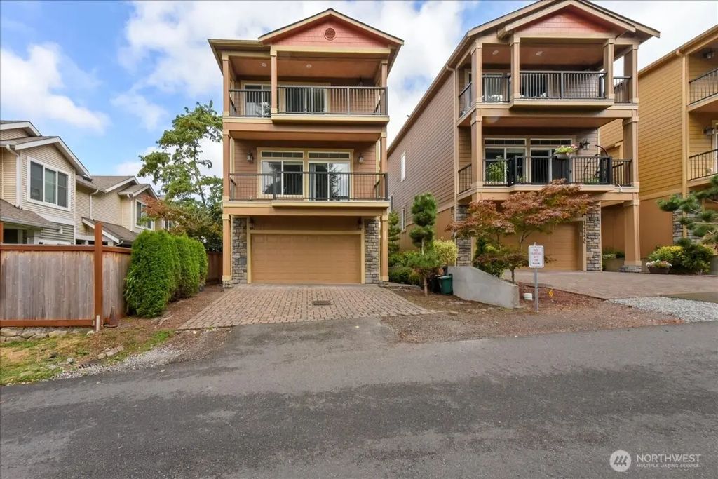 12722 35th Ave House D Ne, Seattle