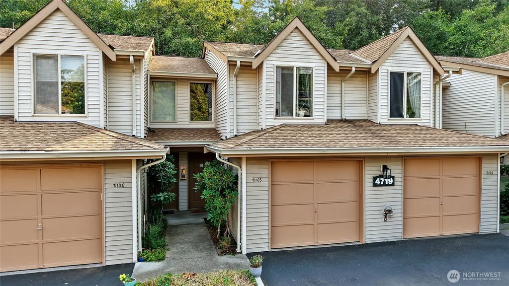 4719 Nw Walgren Drive D-103, Silverdale
