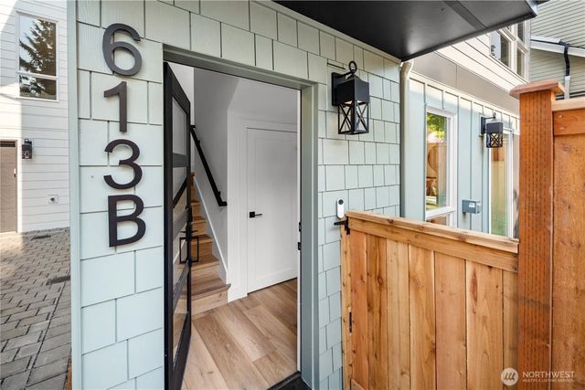 613 B 18th Avenue E, Seattle