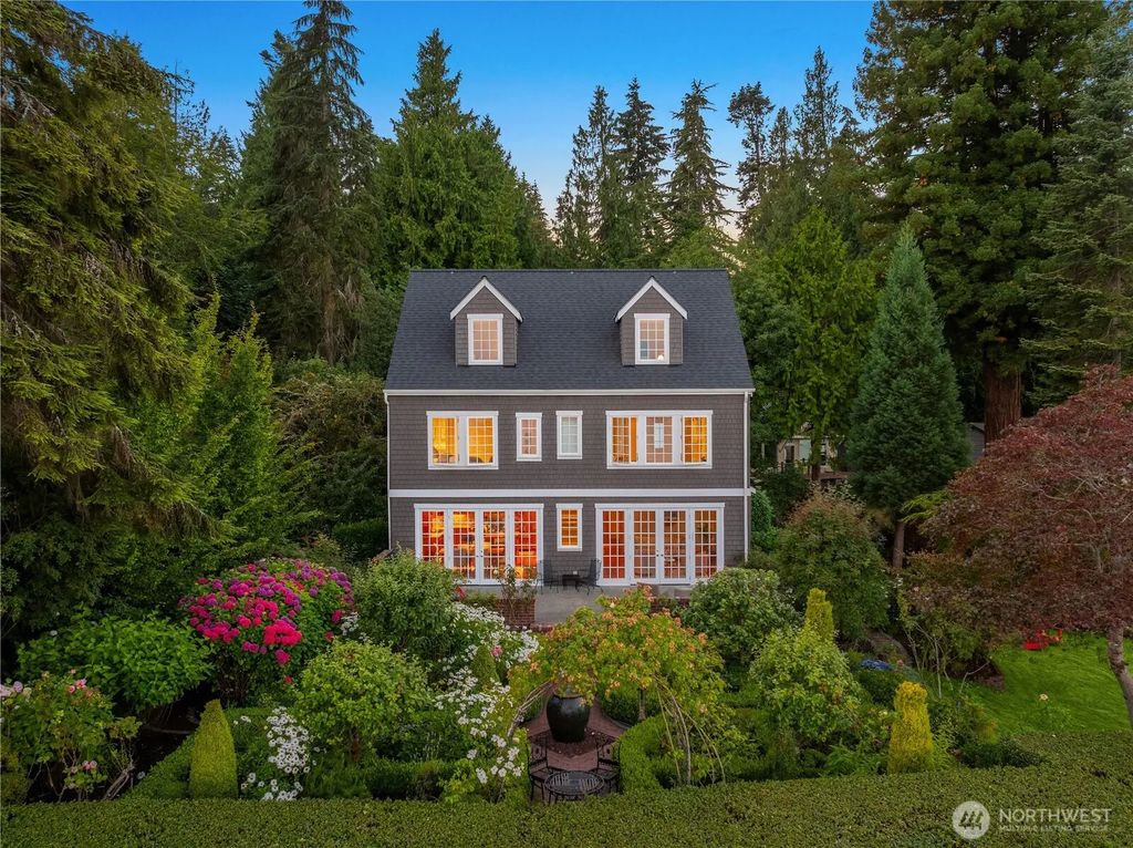 8916 Ferncliff Avenue Ne, Bainbridge Island