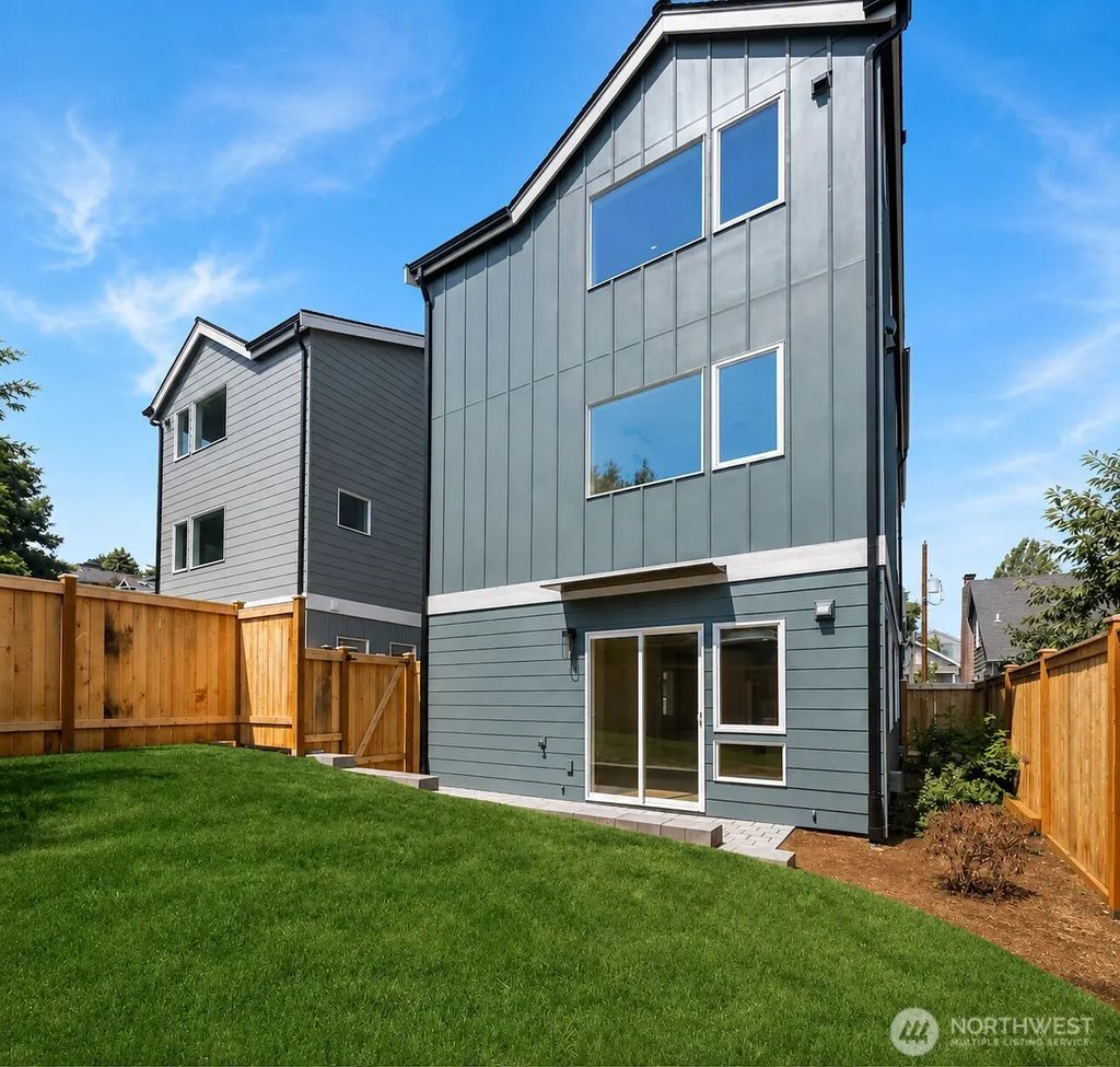 533 N 70th Street, Seattle