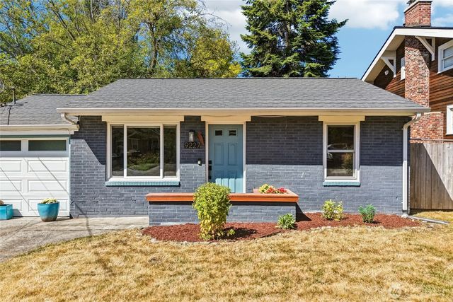 9227 Palatine Avenue N, Seattle