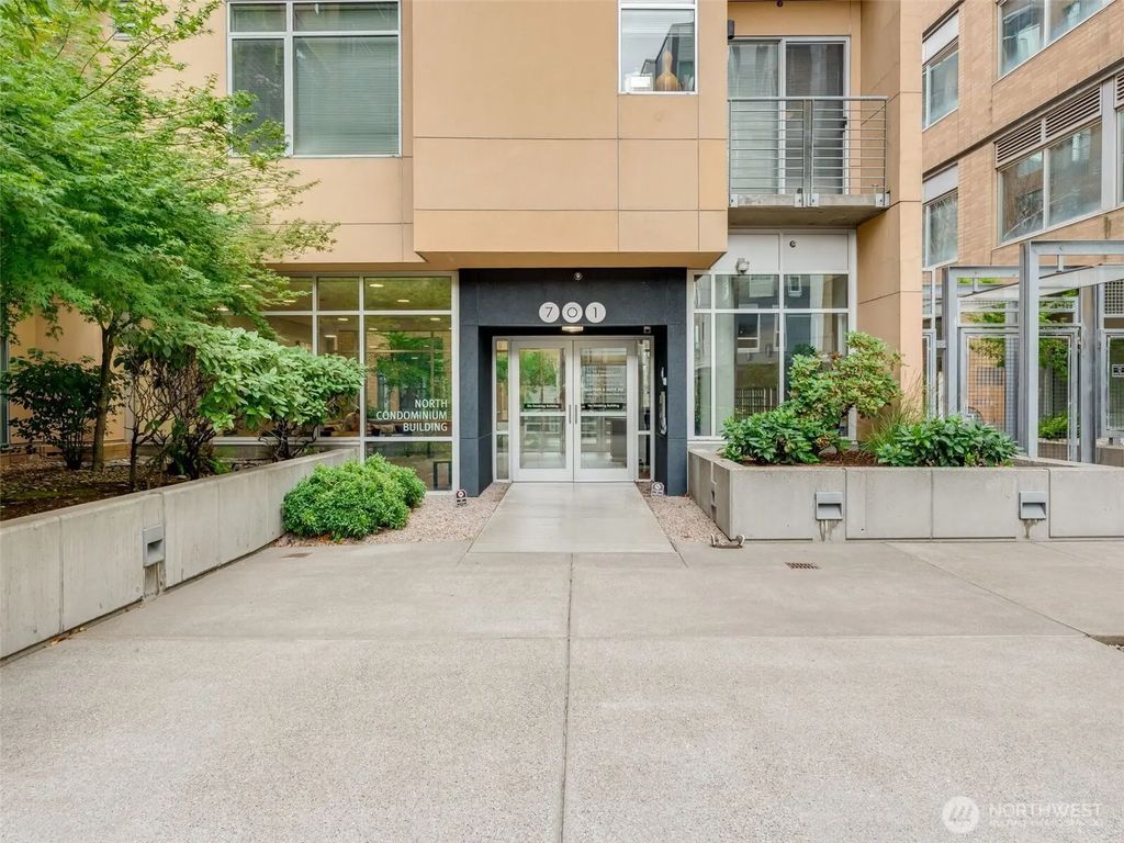 701 Columbia Street 414, Vancouver