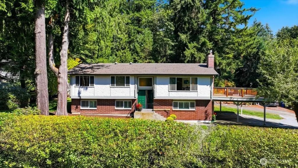 19310 37th Avenue Ne, Lake Forest Park