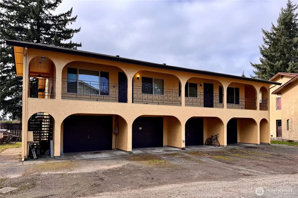 1125 N 13th Street D-13, Shelton
