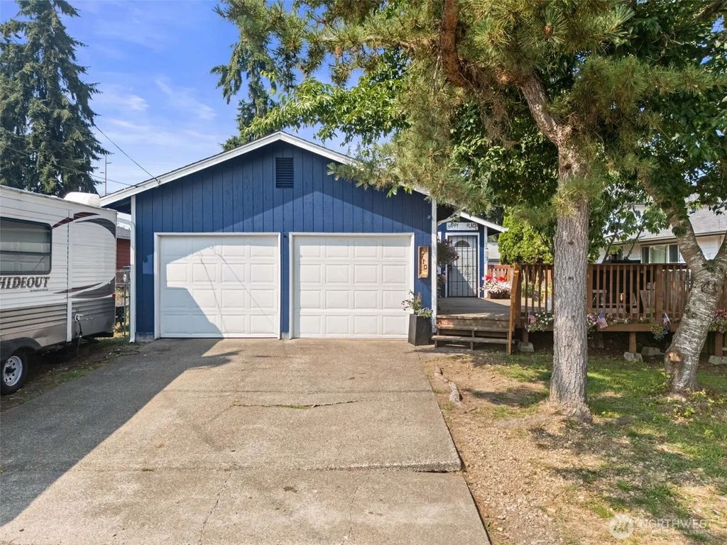 1710 W Young Street, Elma