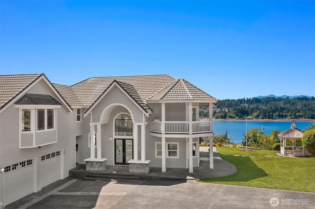 457 E Victor Road, Belfair